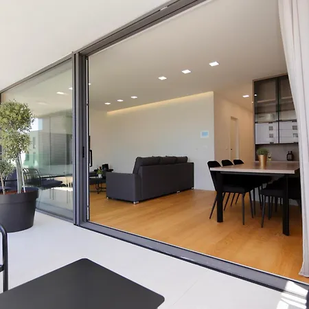 Nova - Spacious Modern 3-bedroom With Large Terrace Apartament