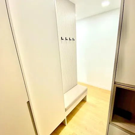 Apartament Nova - Spacious Modern 3-bedroom With Large Terrace *