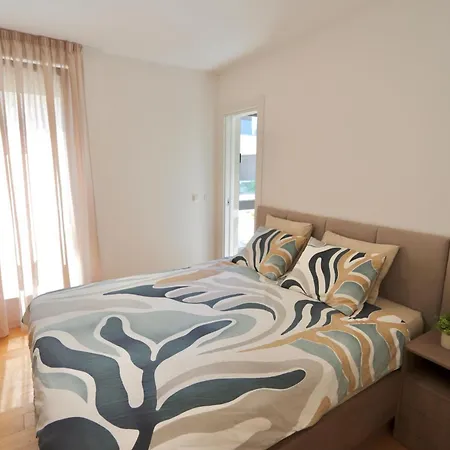 Apartament Nova - Spacious Modern 3-bedroom With Large Terrace *