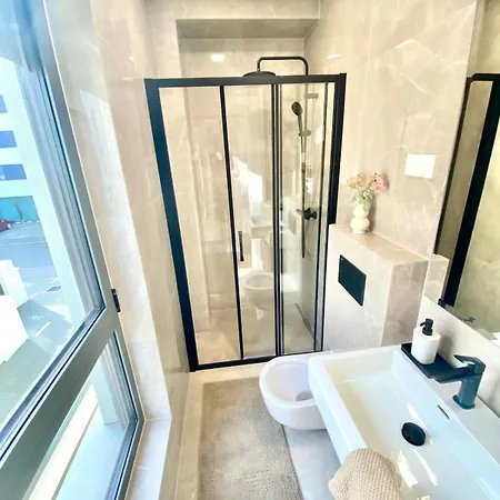 Nova - Spacious Modern 3-bedroom With Large Terrace Apartament Zadar